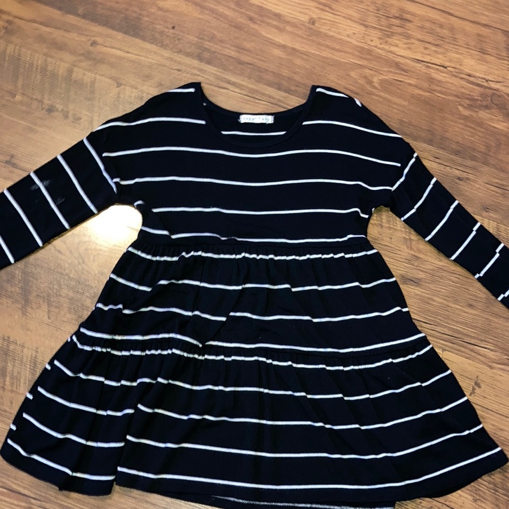coppers key black and white shirt